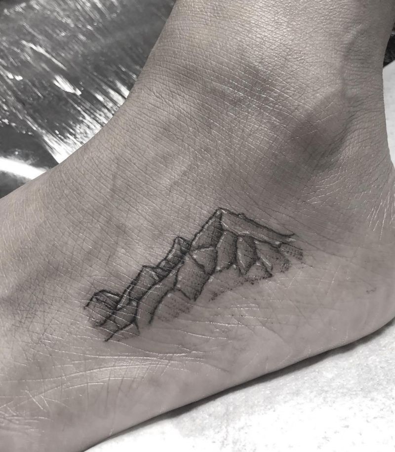 30 Awesome Mount Everest Tattoos For Your Next Ink