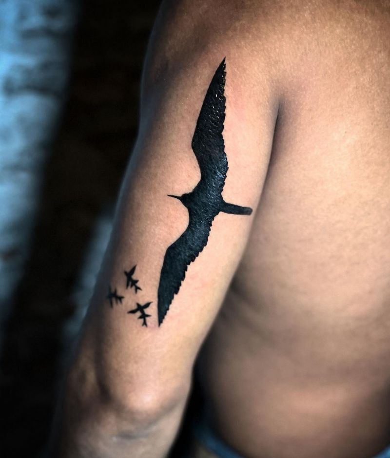 15 Pretty Frigate Bird Tattoos to Inspire You