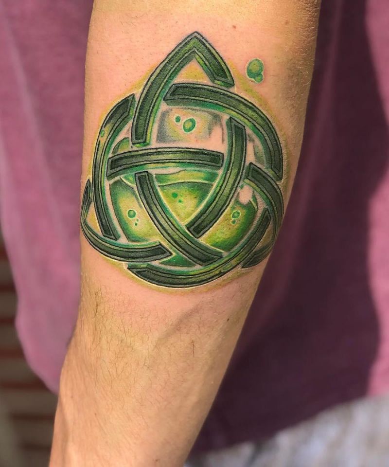 30 Awesome Trinity Knot Tattoos You Will Love