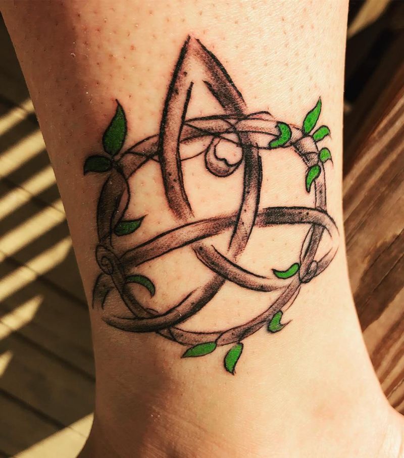 30 Awesome Trinity Knot Tattoos You Will Love