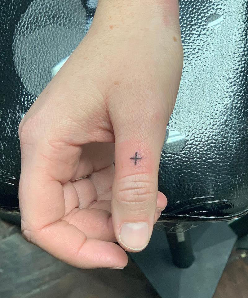 8 Unique Plus Sign Tattoos to Inspire You