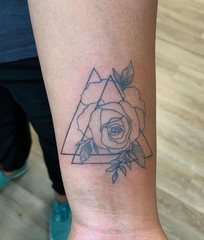 30 Unique Triangle Rose Tattoos for Your Inspiration