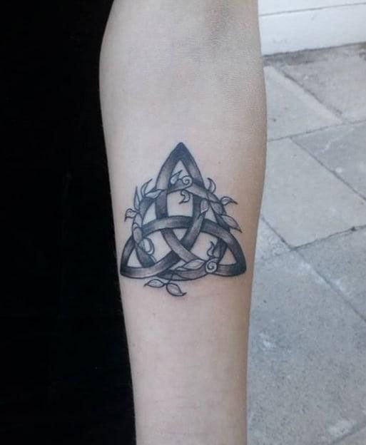 30 Awesome Trinity Knot Tattoos You Will Love