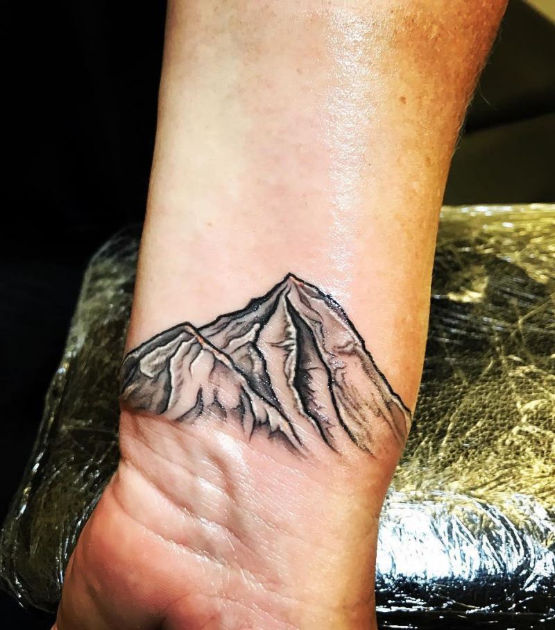 30 Awesome Mount Everest Tattoos For Your Next Ink