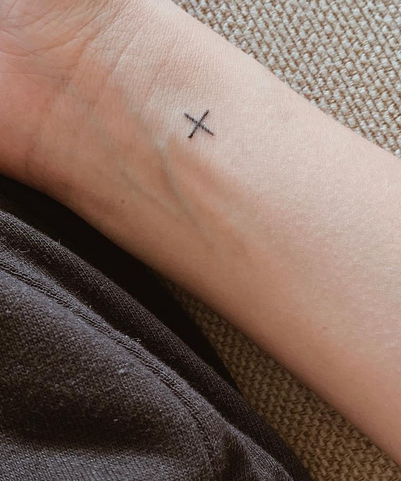 8 Unique Plus Sign Tattoos to Inspire You