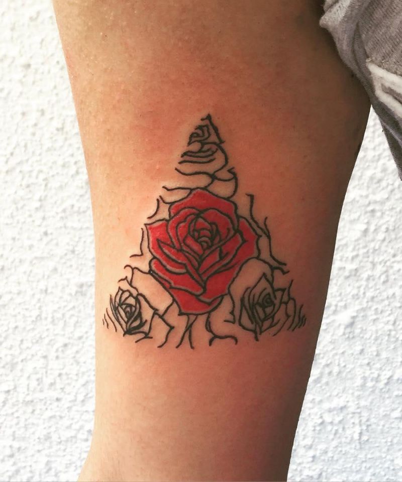 30 Unique Triangle Rose Tattoos for Your Inspiration