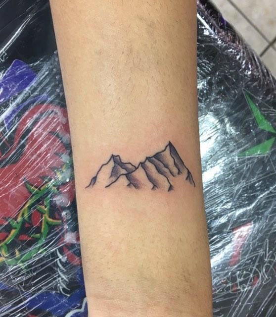 30 Awesome Mount Everest Tattoos For Your Next Ink