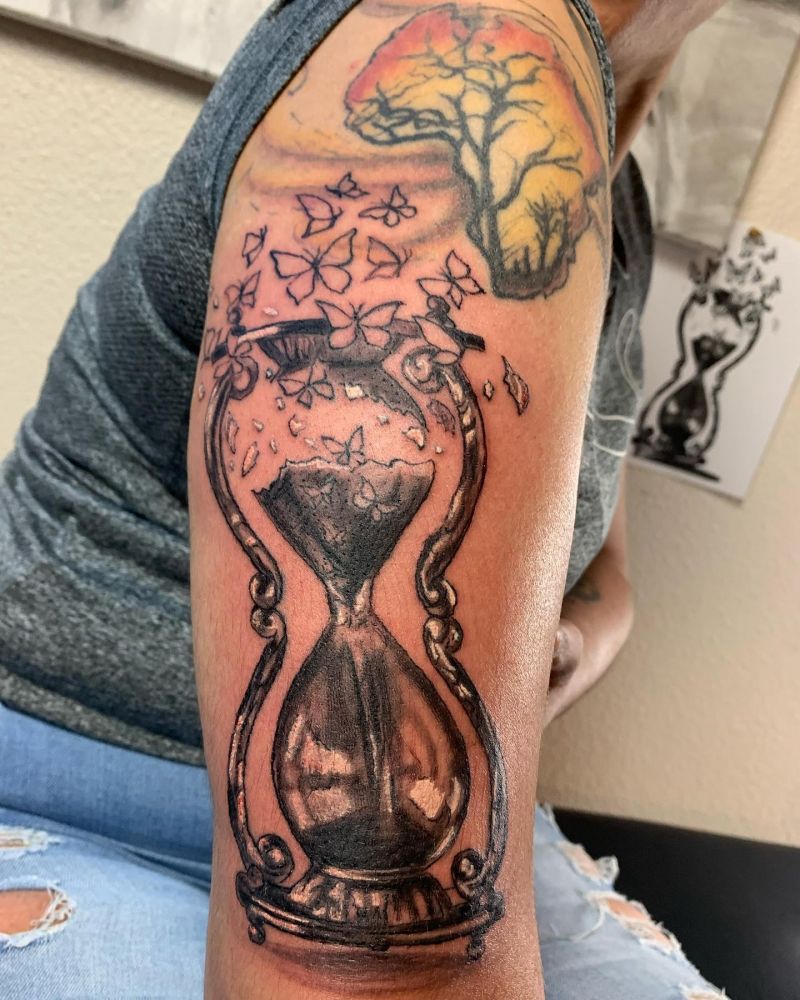 30 Classy Broken Hourglass Tattoos for Your Next Ink