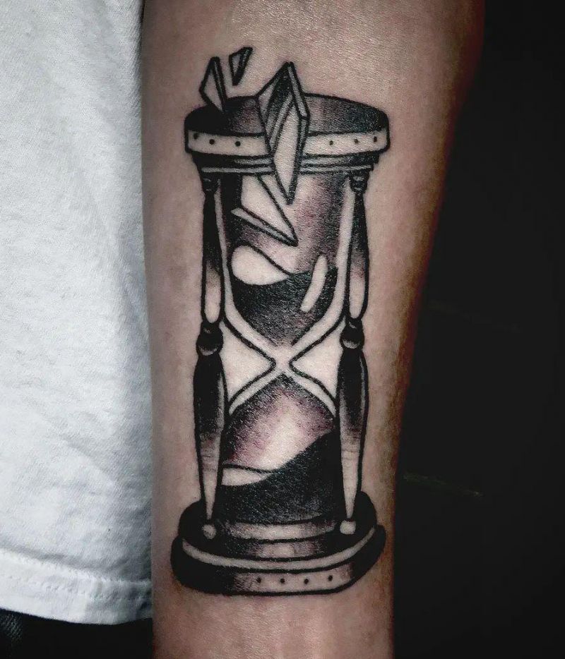 30 Classy Broken Hourglass Tattoos for Your Next Ink