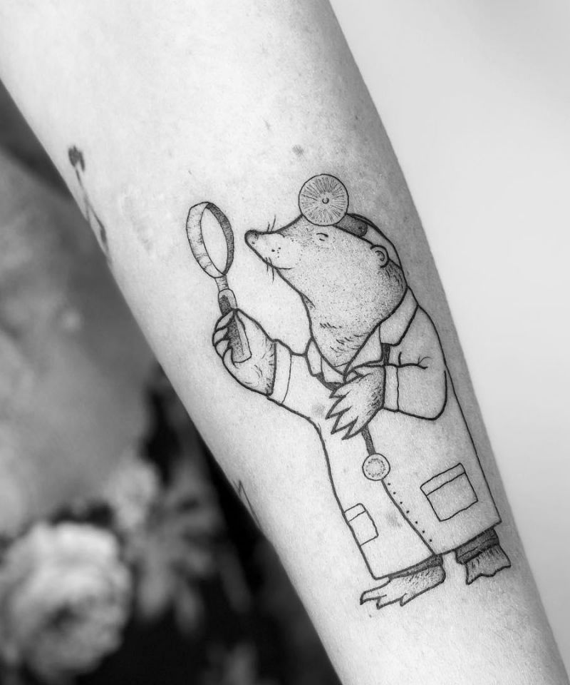 20 Classy Mole Tattoos You Can Copy