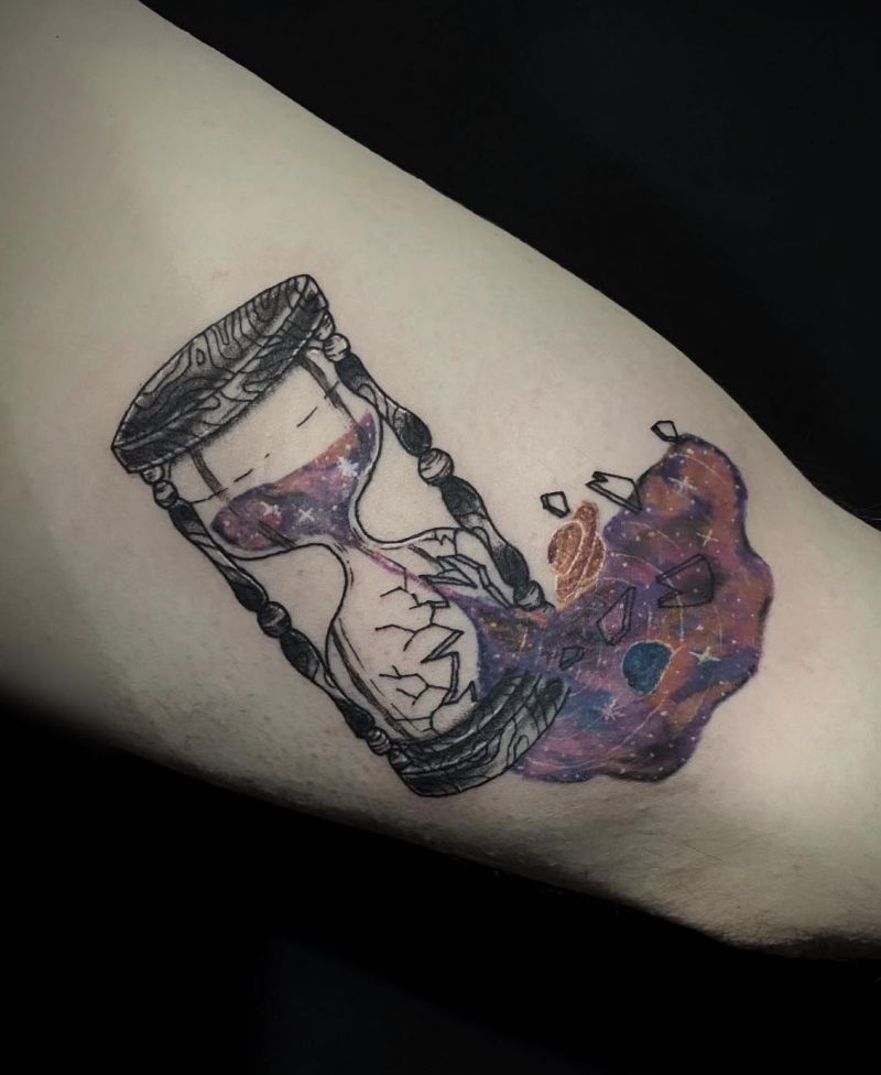 30 Classy Broken Hourglass Tattoos for Your Next Ink