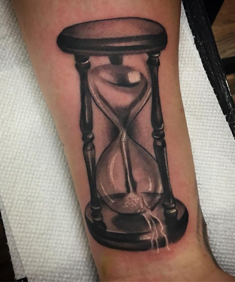 30 Classy Broken Hourglass Tattoos for Your Next Ink