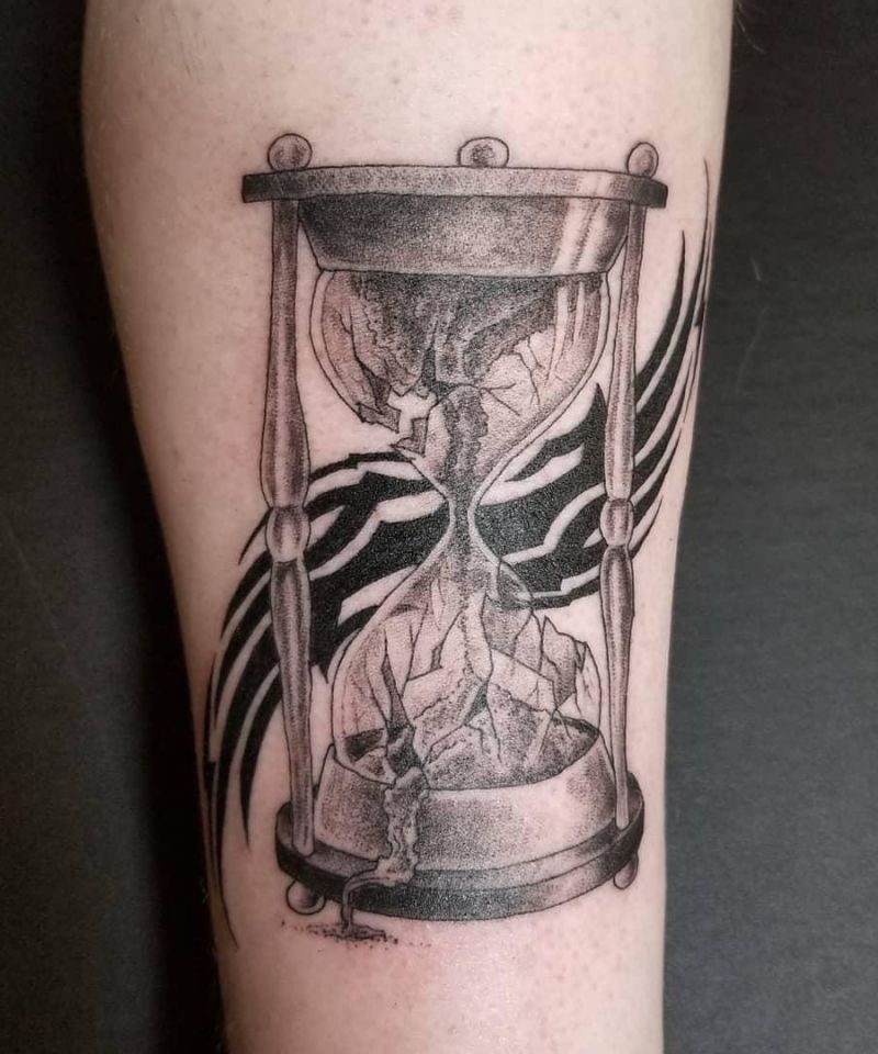 30 Classy Broken Hourglass Tattoos for Your Next Ink