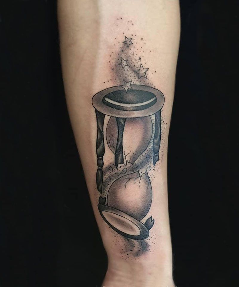 30 Classy Broken Hourglass Tattoos for Your Next Ink