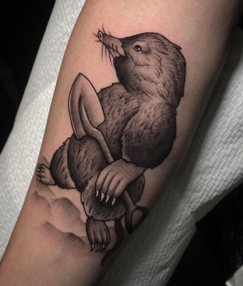 20 Classy Mole Tattoos You Can Copy