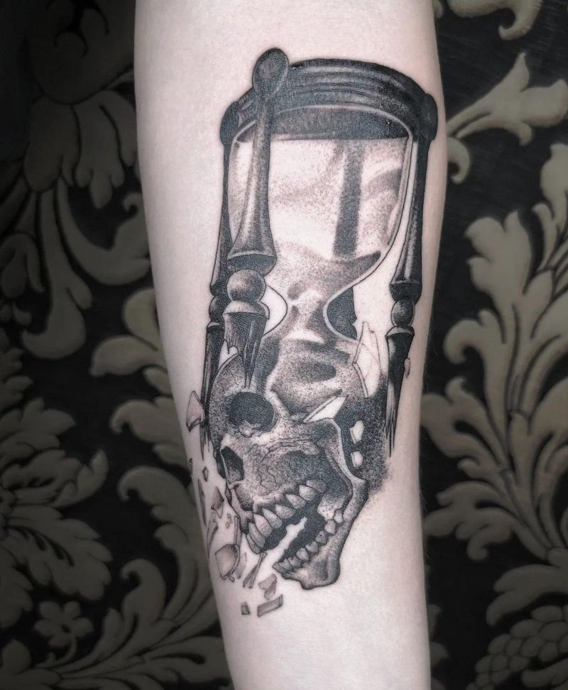 30 Classy Broken Hourglass Tattoos for Your Next Ink