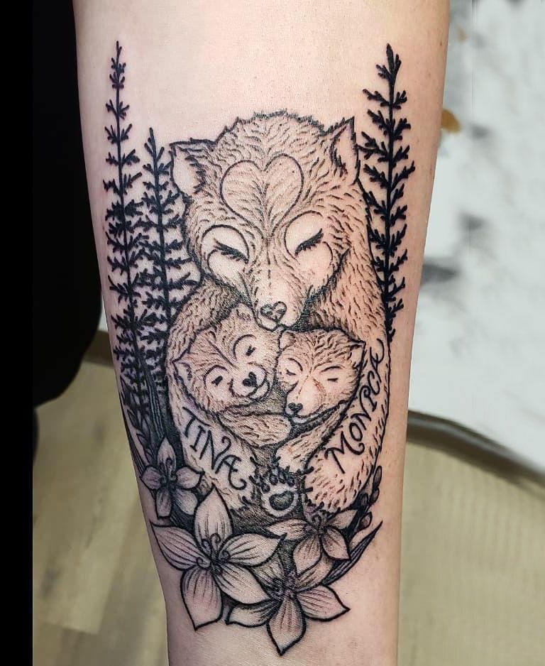 30 Classy Mama Bear Tattoos to Inspire You