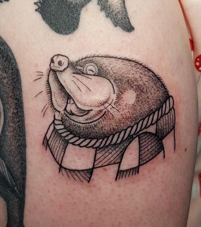 20 Classy Mole Tattoos You Can Copy