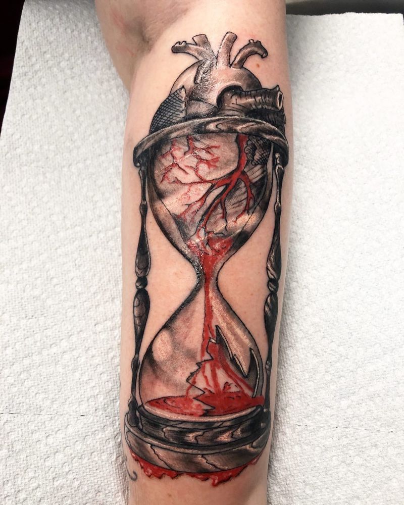 30 Classy Broken Hourglass Tattoos for Your Next Ink