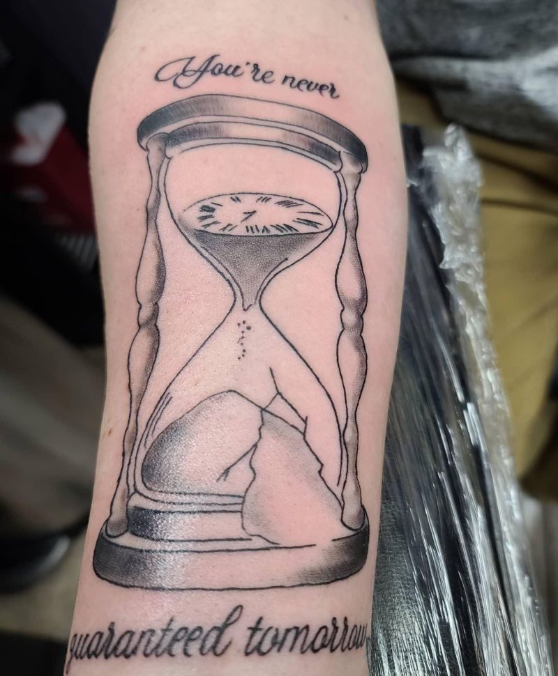 30 Classy Broken Hourglass Tattoos for Your Next Ink