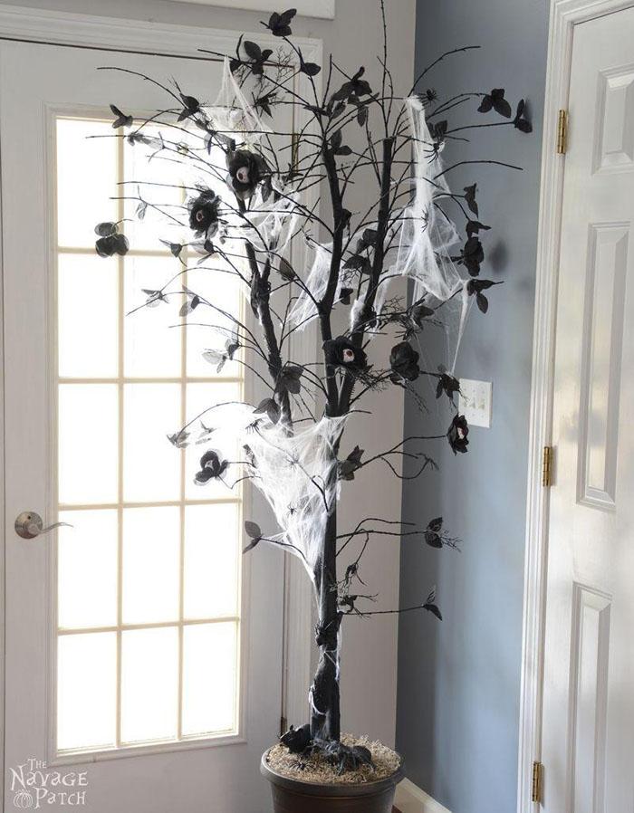 35 Easy Halloween Decorations and Crafts You Can Make Yourself