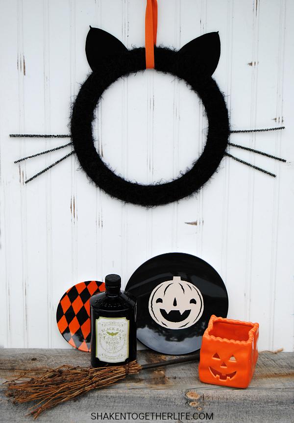 37 Spooky DIY Halloween Wreaths For Your Front Door