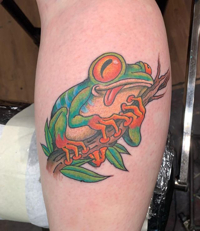Unique Tree Frog Tattoo on Leg