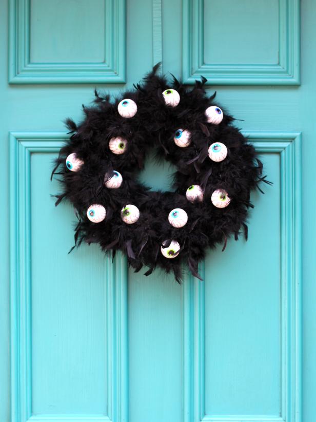 37 Spooky DIY Halloween Wreaths For Your Front Door