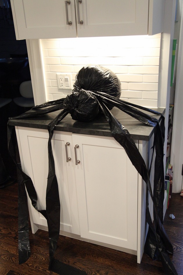 25 Awesome DIY Halloween Decorations With Trash Bags