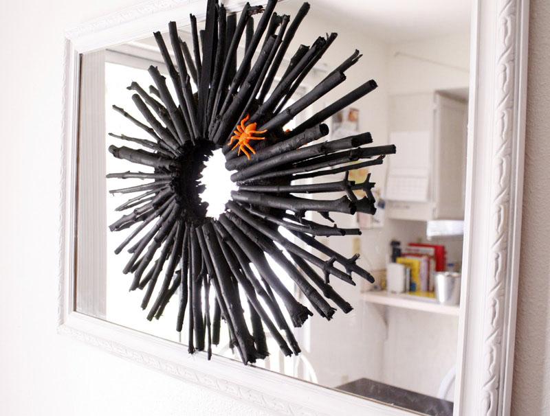 37 Spooky DIY Halloween Wreaths For Your Front Door