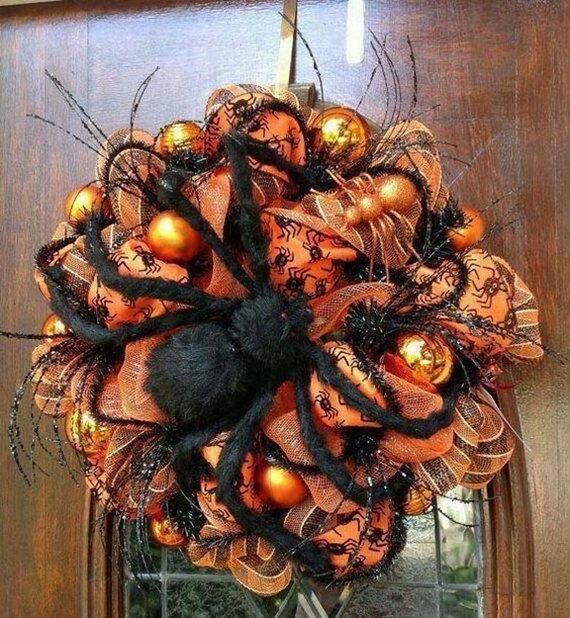 37 Spooky DIY Halloween Wreaths For Your Front Door