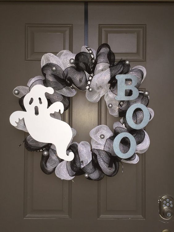 37 Spooky DIY Halloween Wreaths For Your Front Door