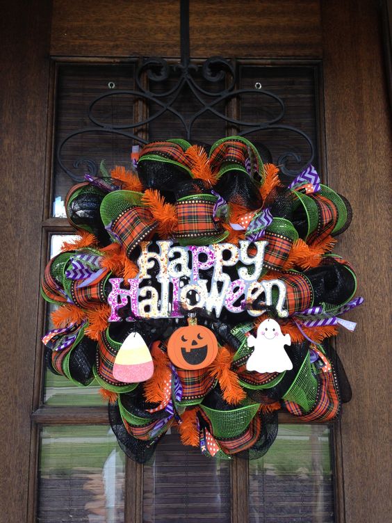 37 Spooky DIY Halloween Wreaths For Your Front Door