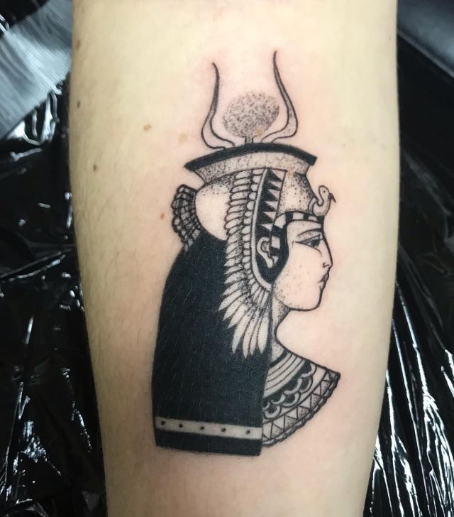 Unique Hathor Tattoo on Leg