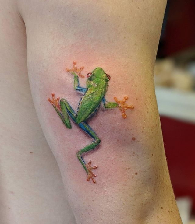 Cute Tree Frog Tattoo on Upper Arm
