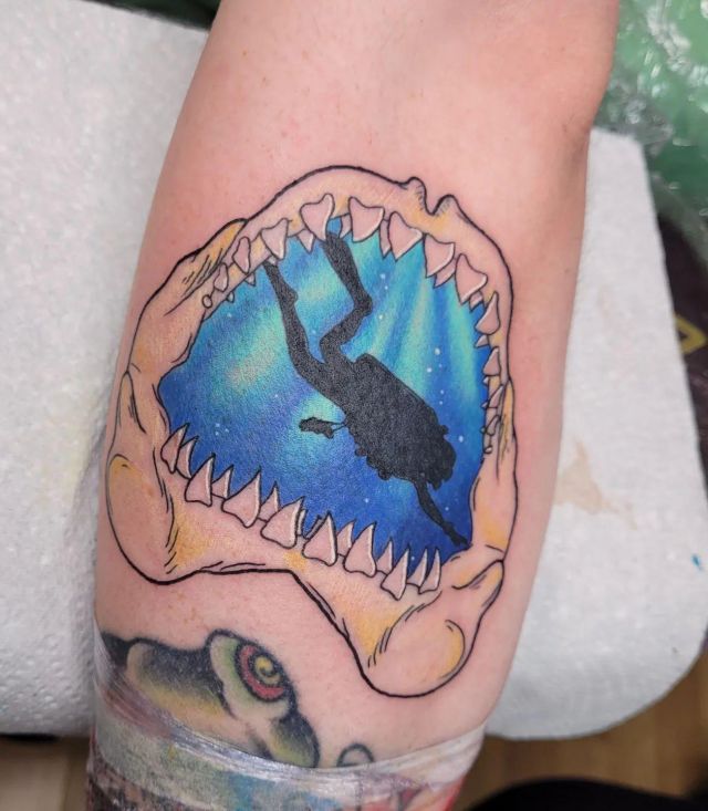 Elegant Shark Jaw Tattoo on Leg