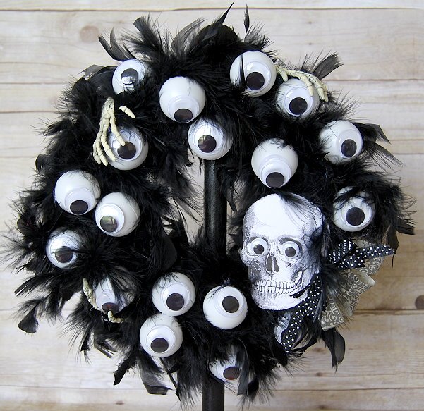 37 Spooky DIY Halloween Wreaths For Your Front Door