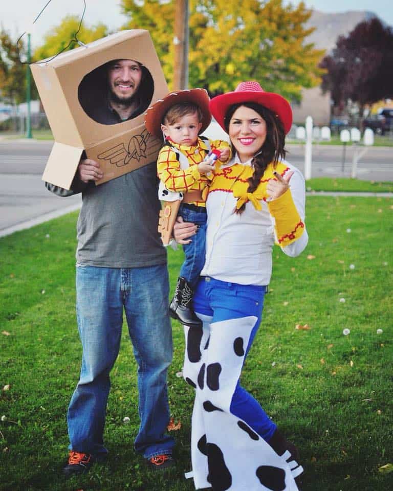 40 Clever Family Halloween Costume Ideas