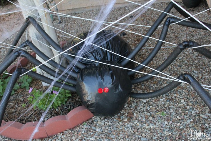 25 Awesome DIY Halloween Decorations With Trash Bags