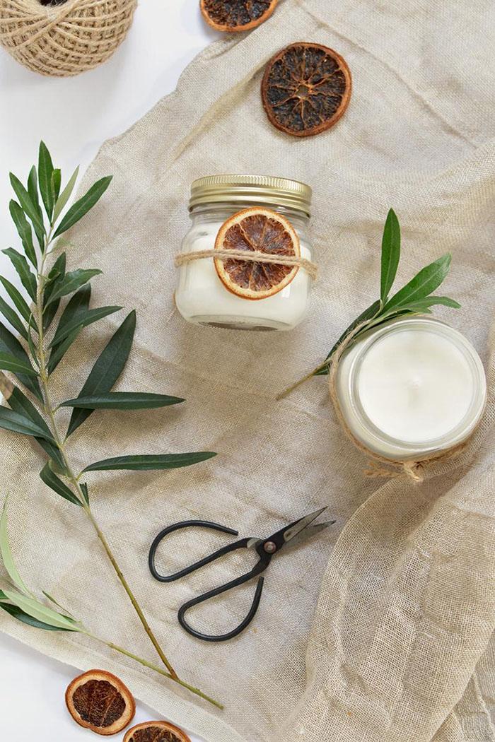 25 Creative DIY Christmas Scented Candles to Give A Holiday Feeling