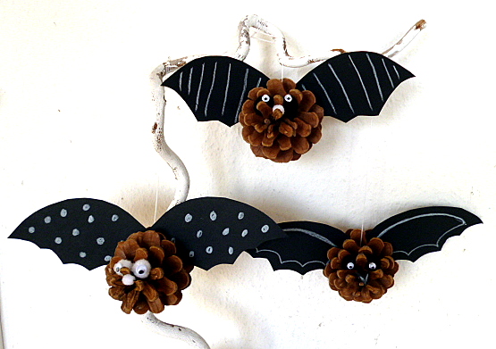 20 Cool DIY Pine Cone Crafts for Halloween