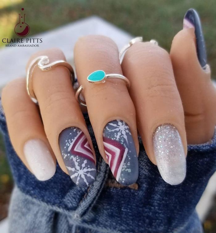 Oval Snowflake Nail Art Design