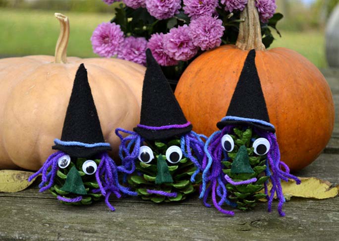 20 Cool DIY Pine Cone Crafts for Halloween