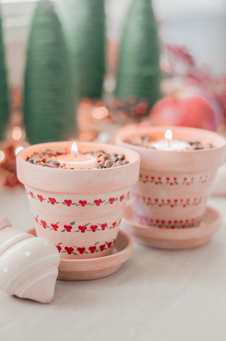 25 Creative DIY Christmas Scented Candles to Give A Holiday Feeling