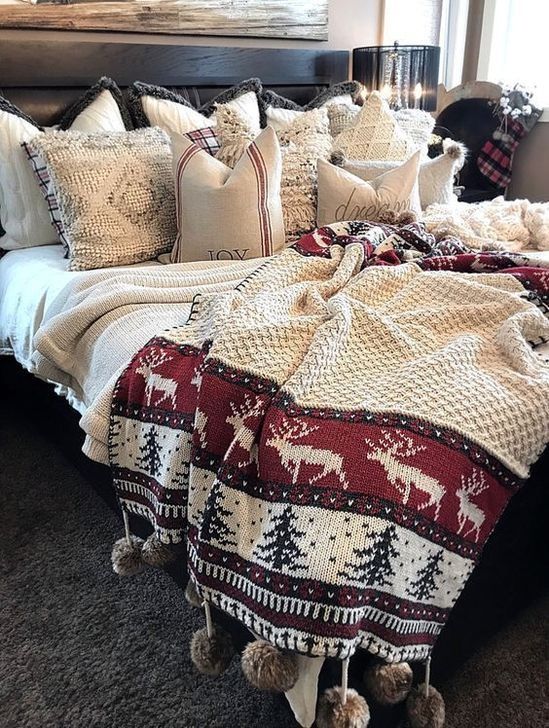 40 Festive Christmas Bedroom Decorating Ideas