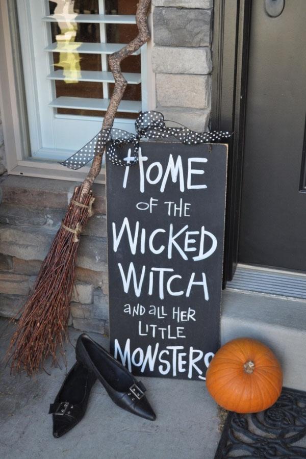 43 Halloween Porch Decorating Ideas for 2022