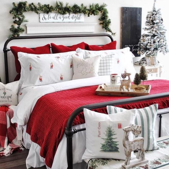 40 Festive Christmas Bedroom Decorating Ideas