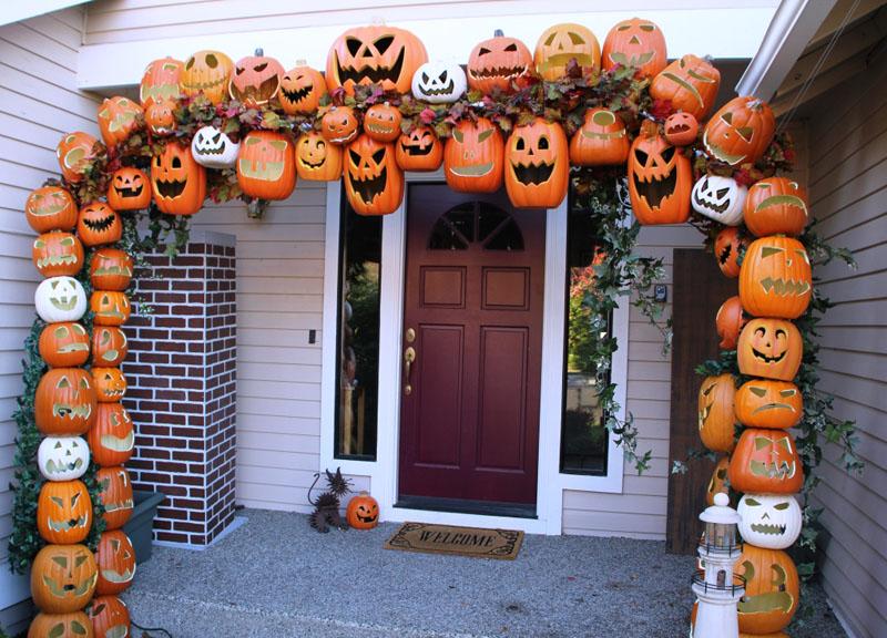 43 Halloween Porch Decorating Ideas for 2022