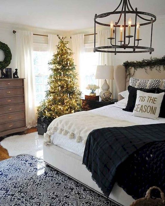 40 Festive Christmas Bedroom Decorating Ideas