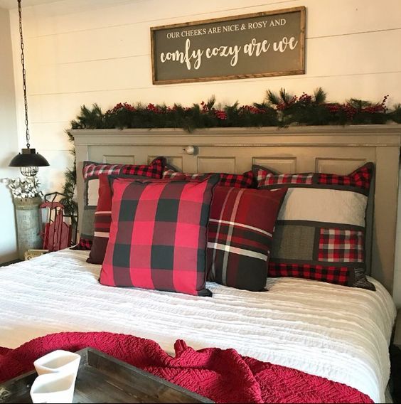 40 Festive Christmas Bedroom Decorating Ideas